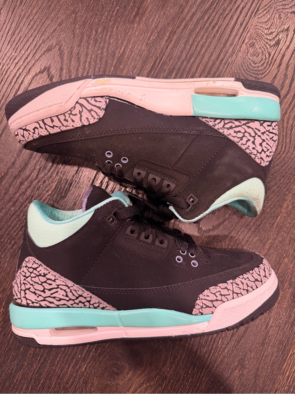 Jordan Black and Bleached Turquoise (Tiffany Blue) Jordan 3s Sneakers size 5Y - Picture 1 of 10